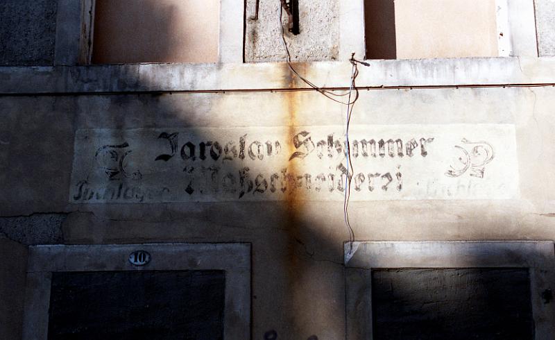 Altenburg, Pohlhof 10, 19.11.1997 (1).jpg - Jaroslav Schimmer, Maßschneiderei - Tuchlager